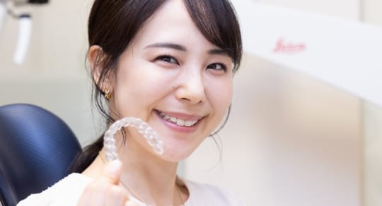 マウスピース型カスタムメイド矯正歯科装置